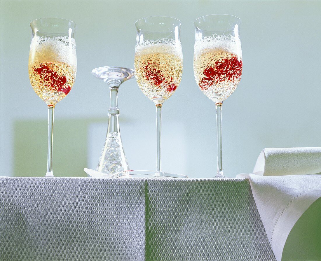 Champagne jelly with redcurrants in glasses