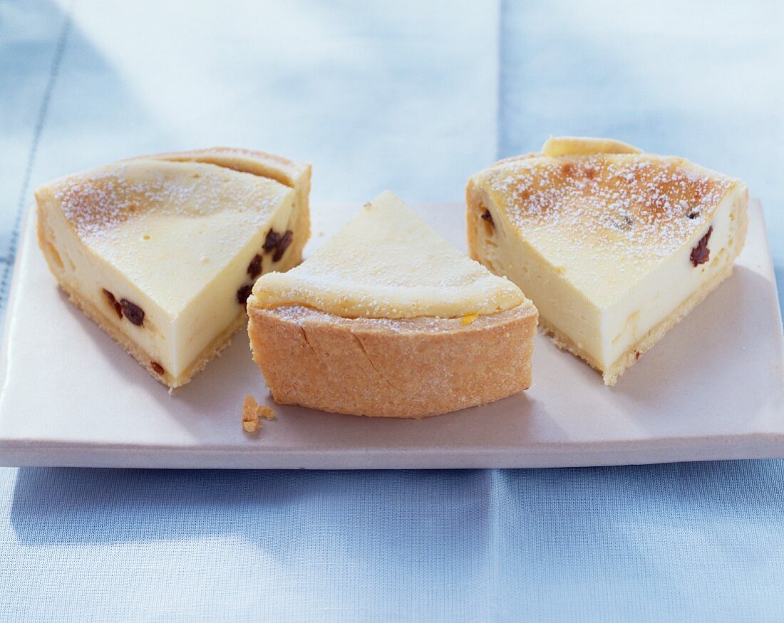 Cheesecake with raisins