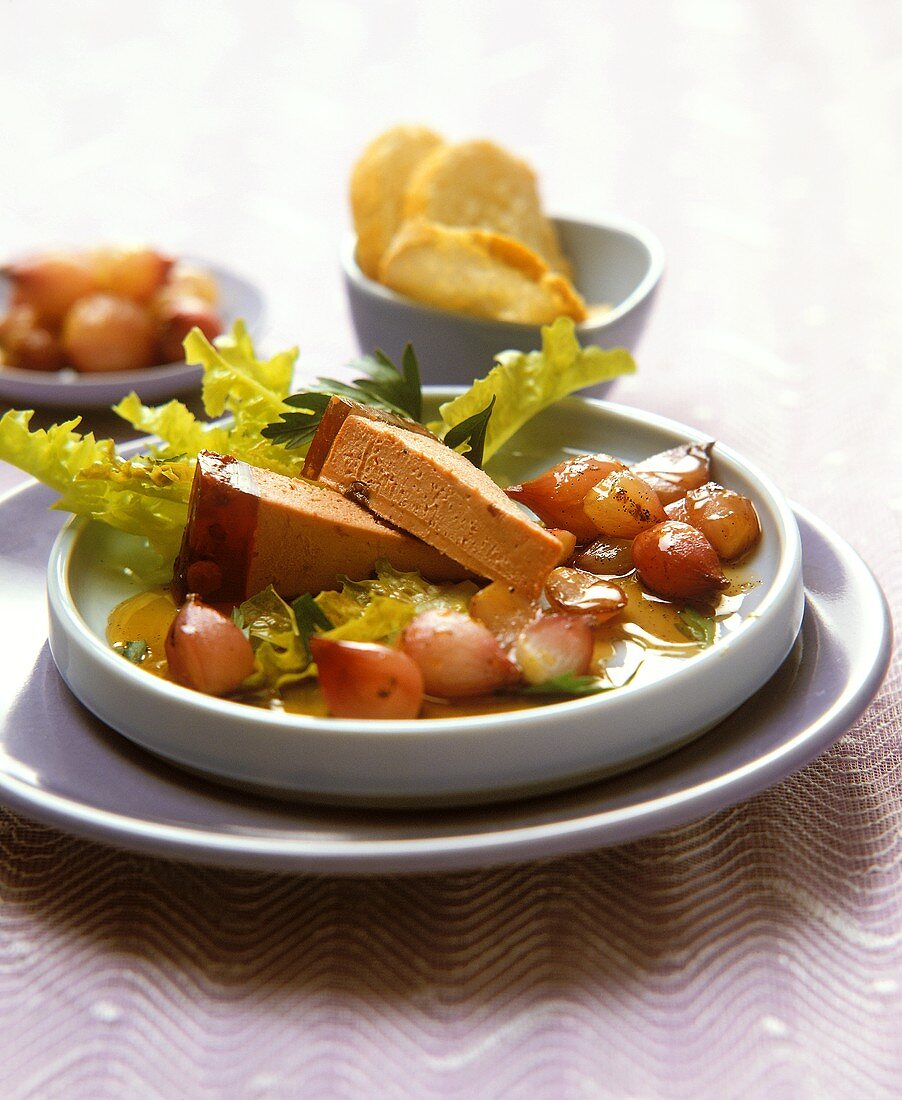 Geflügelleberpastete mit Vanille-Sherry-Zwiebeln