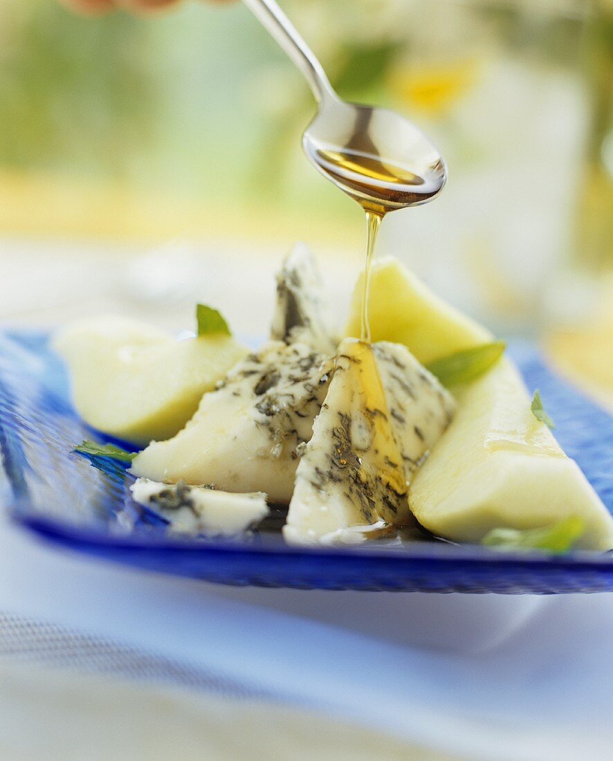 Roquefort with pears and honey