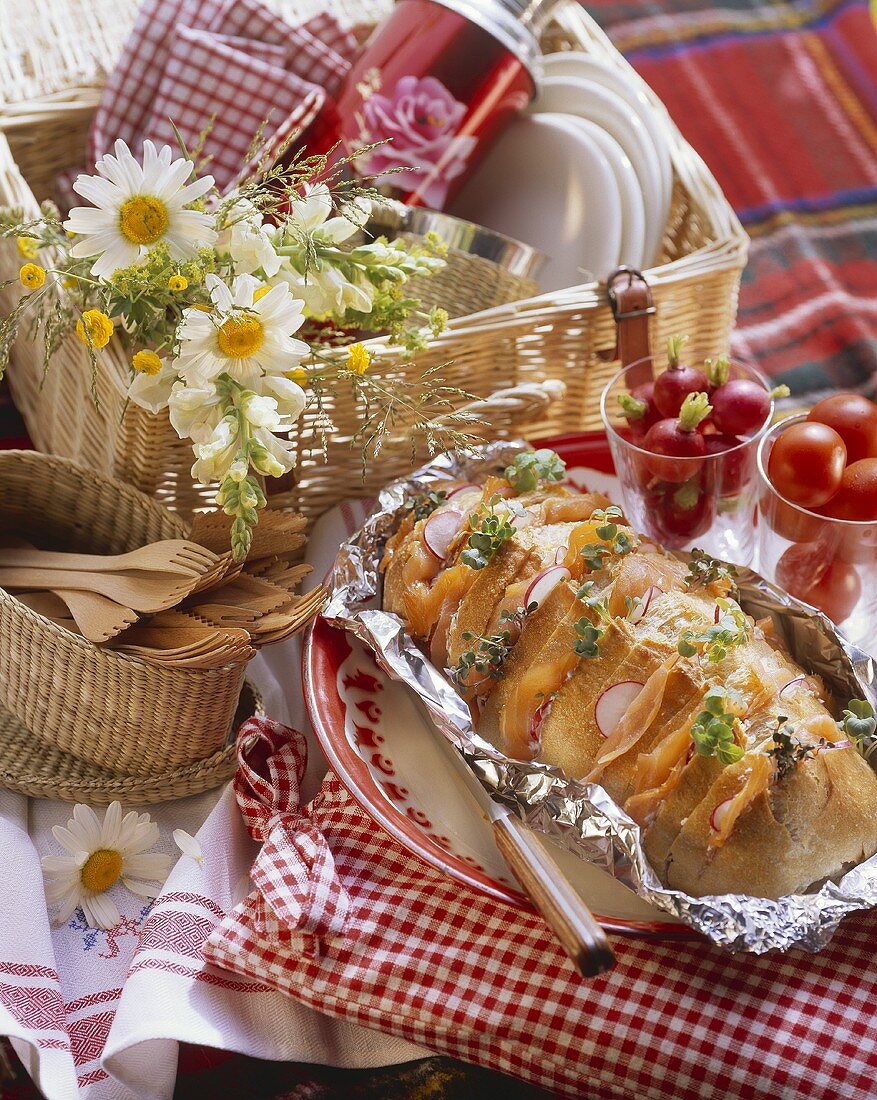 Sandwichbrot (gefülltes Weißbrot für Picknick oder Gartenparty)