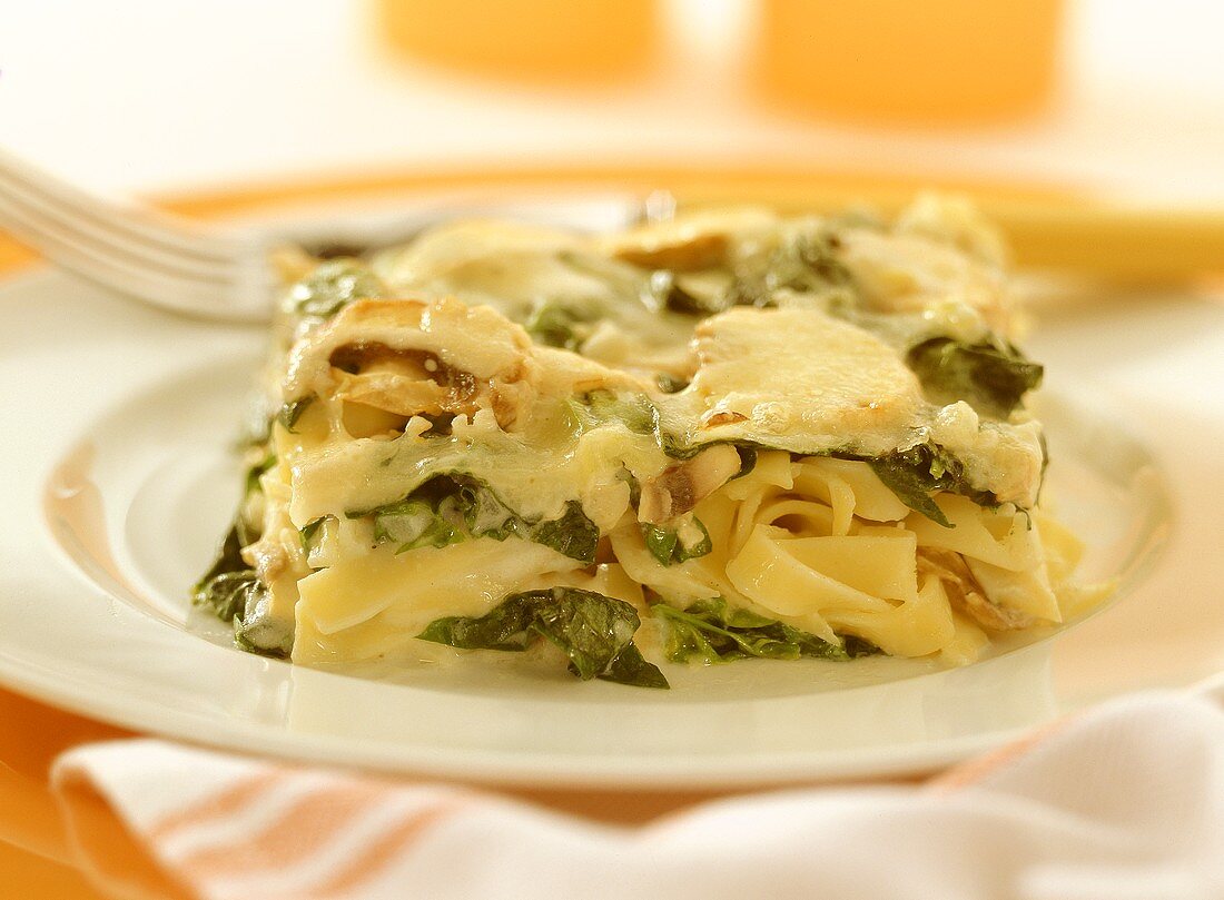 Spinach and pasta bake with mushrooms