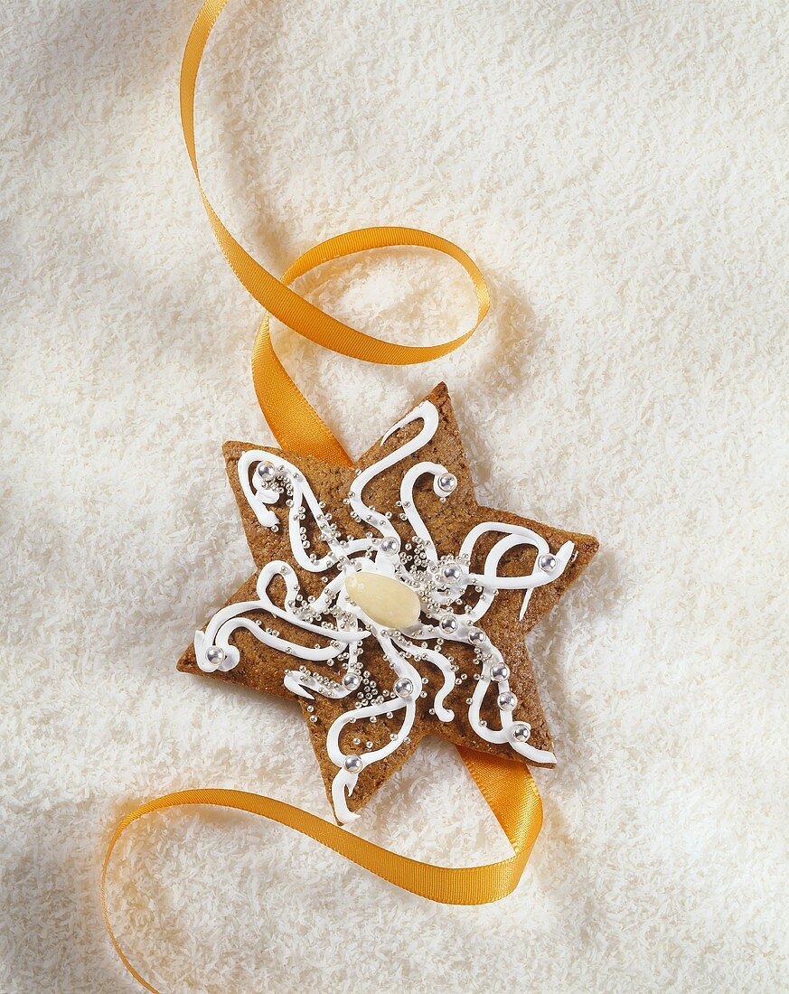 Gingerbread star, decorated in white and silver