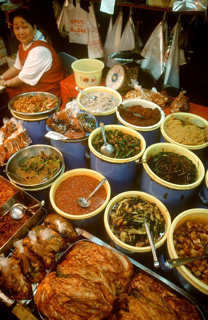 Gerichte & Saucen auf dem koreanischen Markt in Osaka