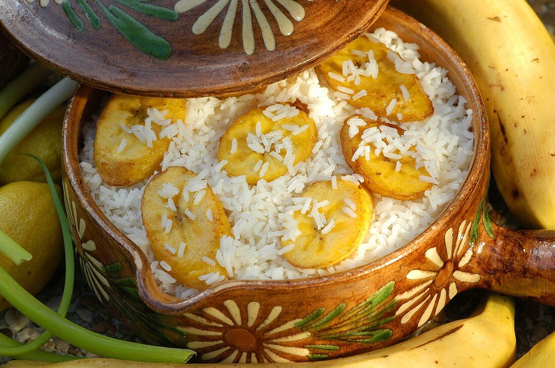 Light cuisine from Central & Latin America: rice & bananas