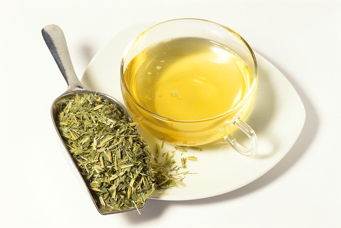 Oat straw tea and dried herb (Avena sativa)