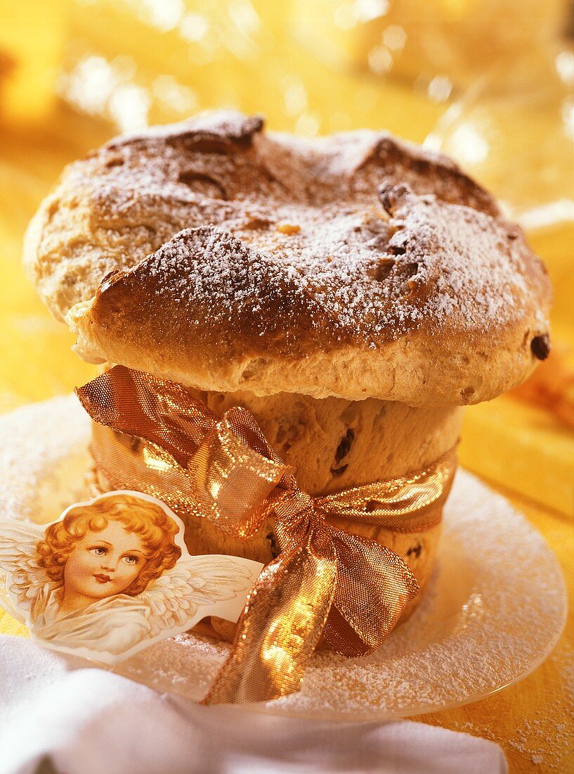 Panettone festivo (Christmas panettone, Italy)