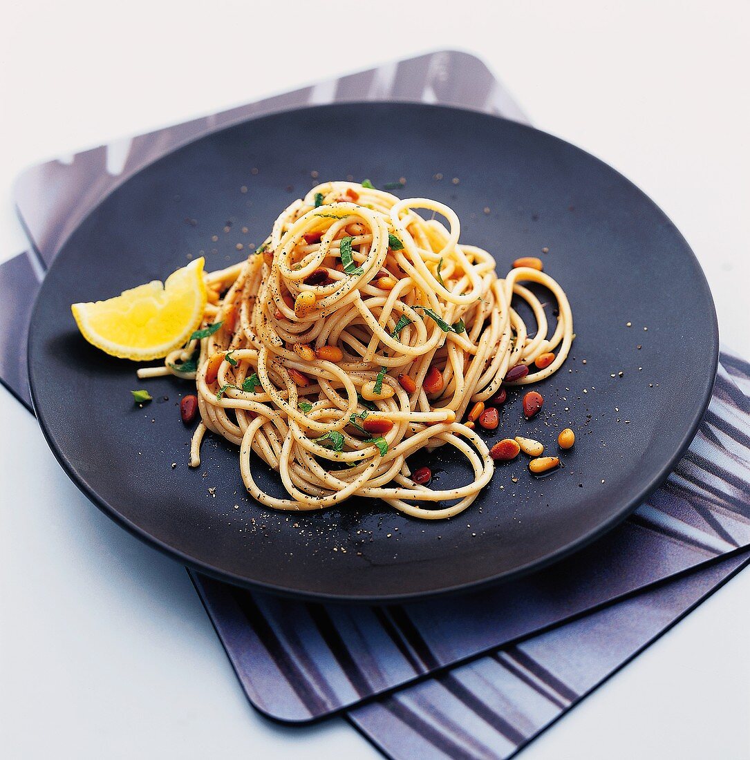 Spaghetti ai pinoli (Spaghetti with toasted pine nuts)