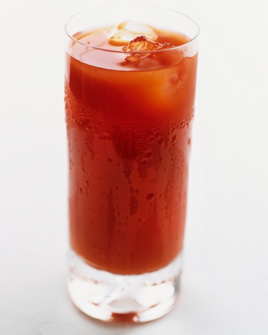 Bloody Mary mit Eiswürfeln