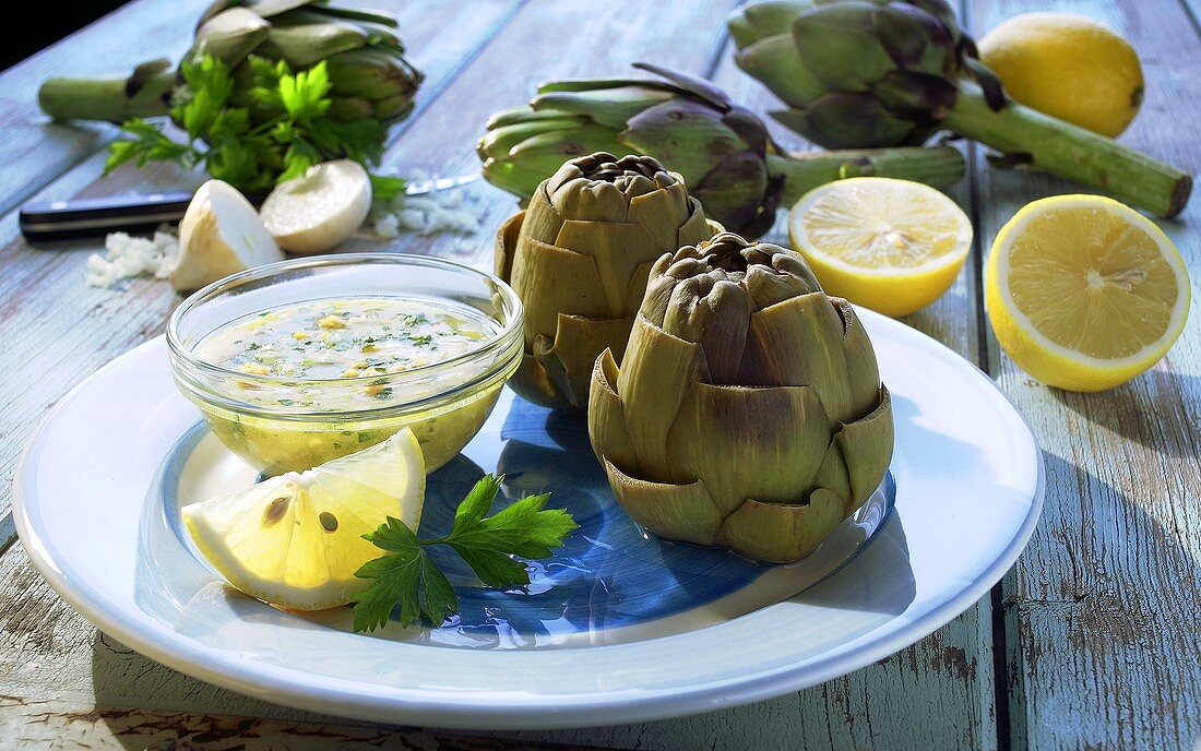 Artischocken mit Essig-Öl-Vinaigrette