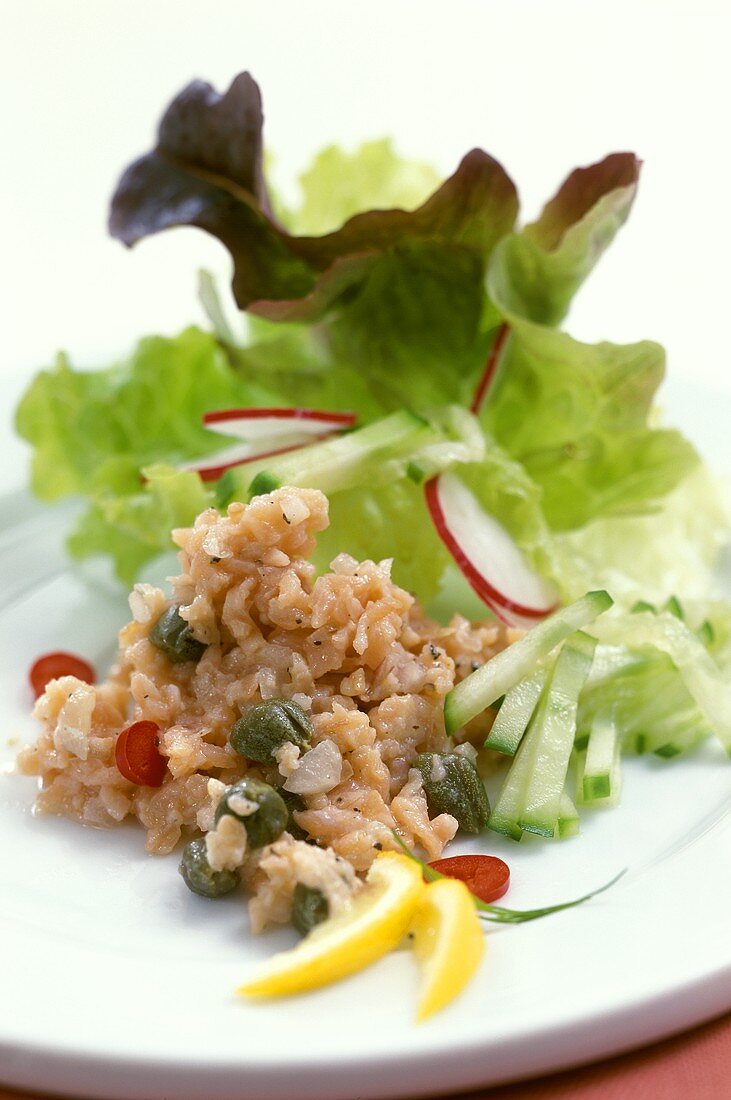 Wild salmon tartare with lettuce