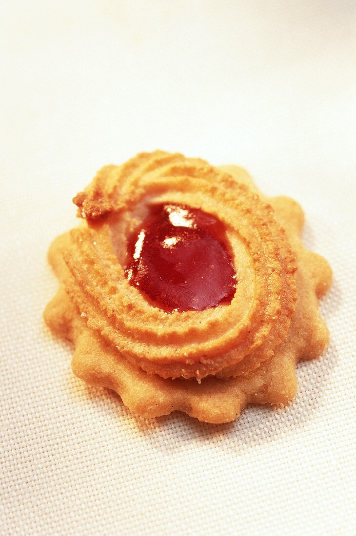 Piped biscuits with redcurrant jelly on butter biscuits