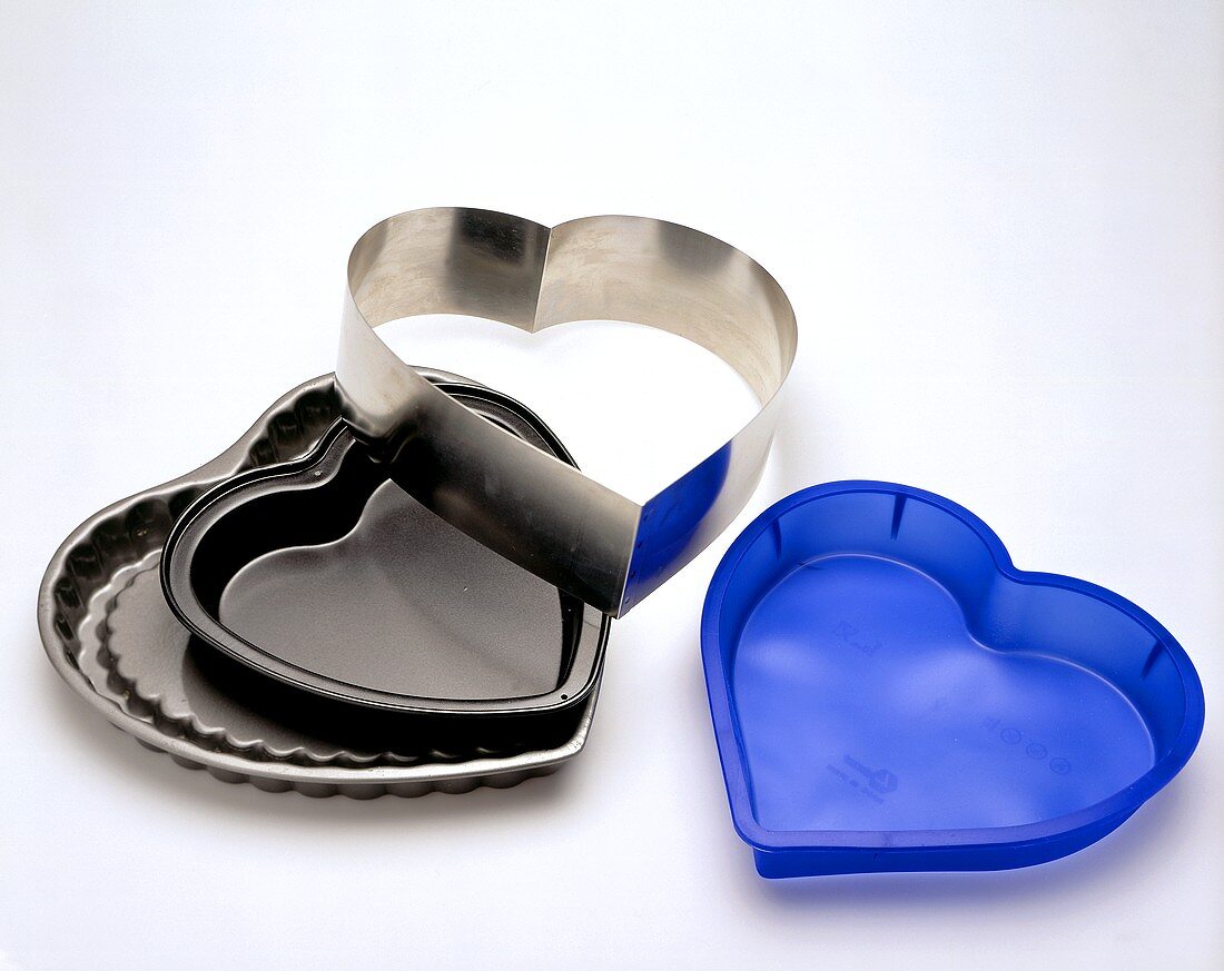 Heart-shaped baking tins