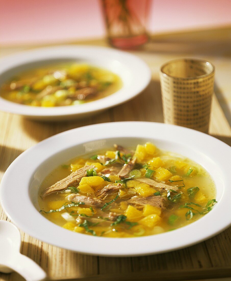 Enten-Curry-Suppe mit Mango