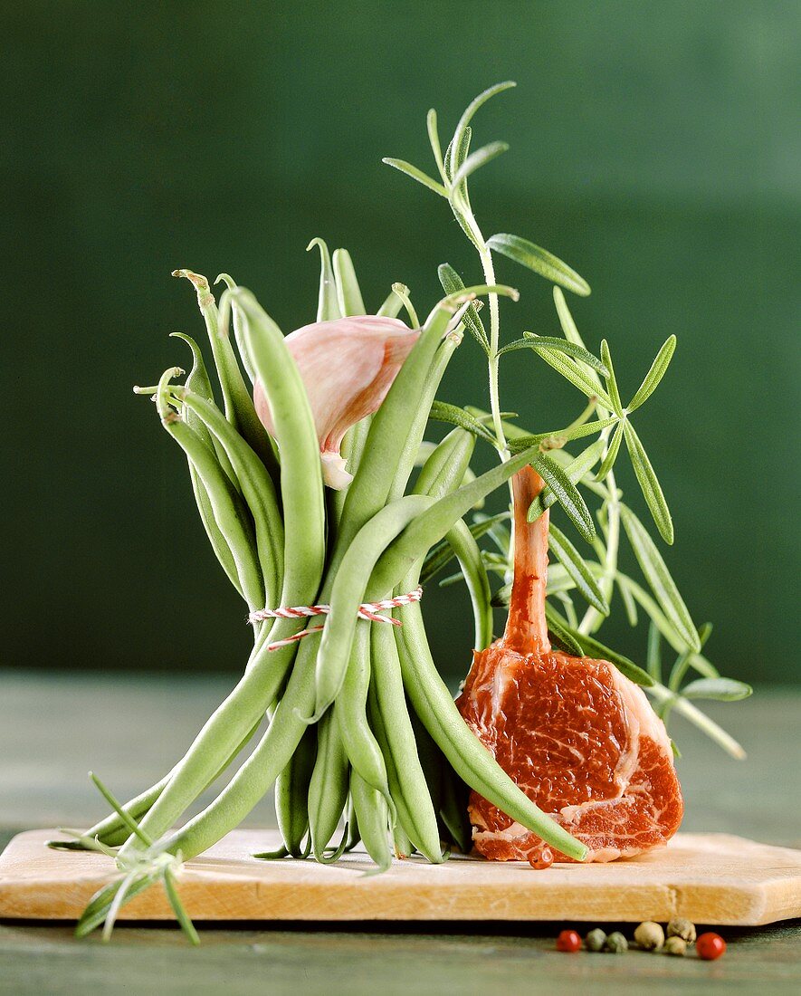 Lamb chop with green beans, clove of garlic and savory