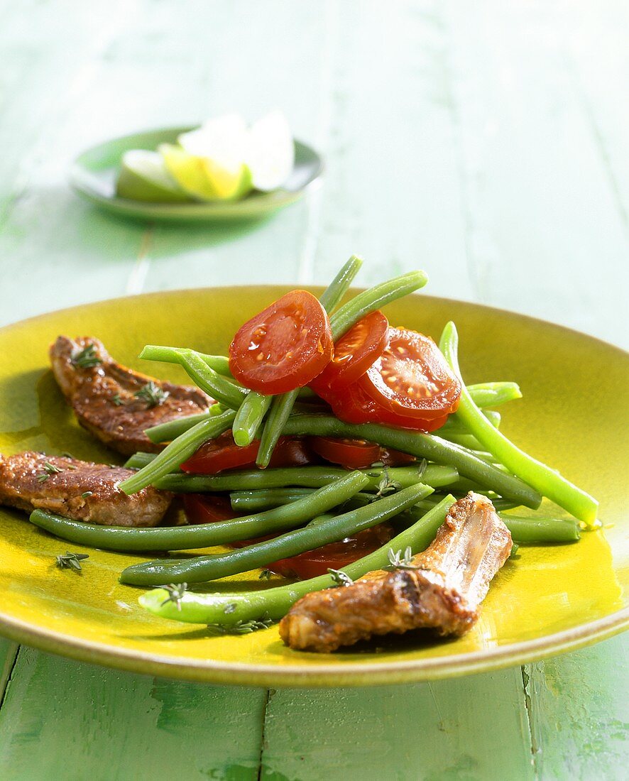 Bohnensalat mit Lammkoteletts