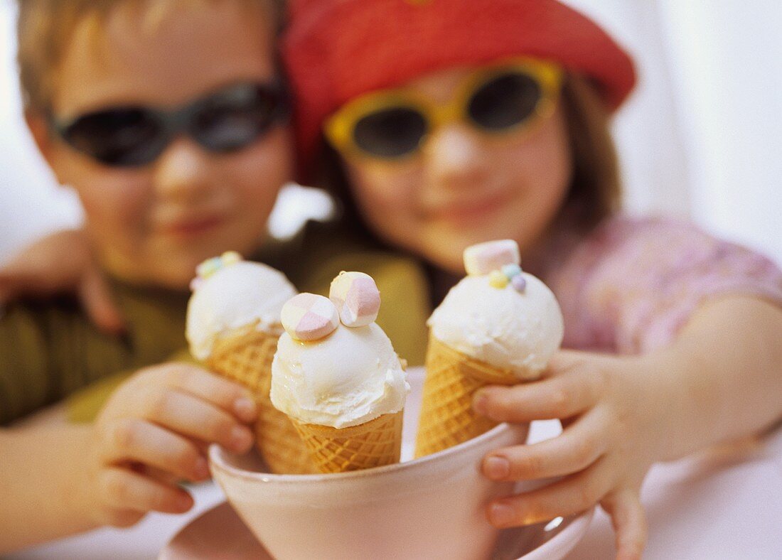Two children with ice cream cones