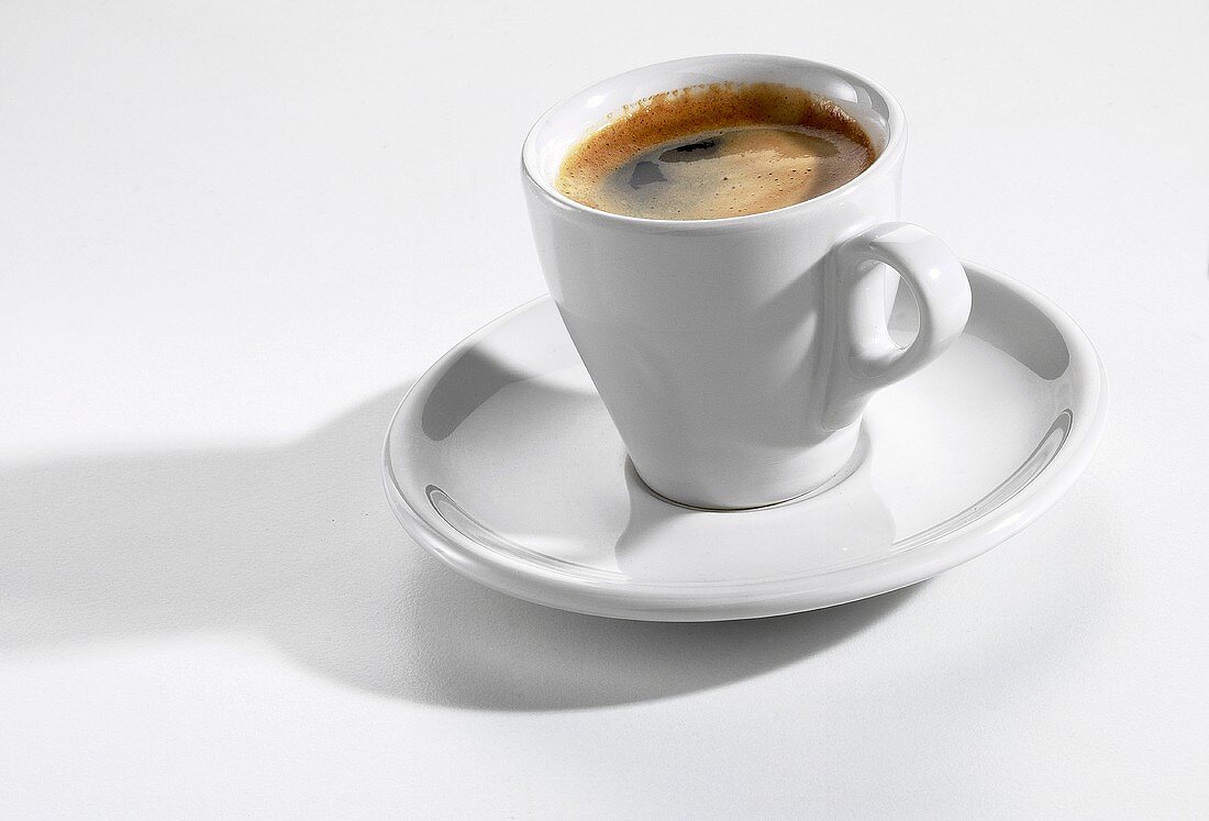Espresso in einer weißen Tasse