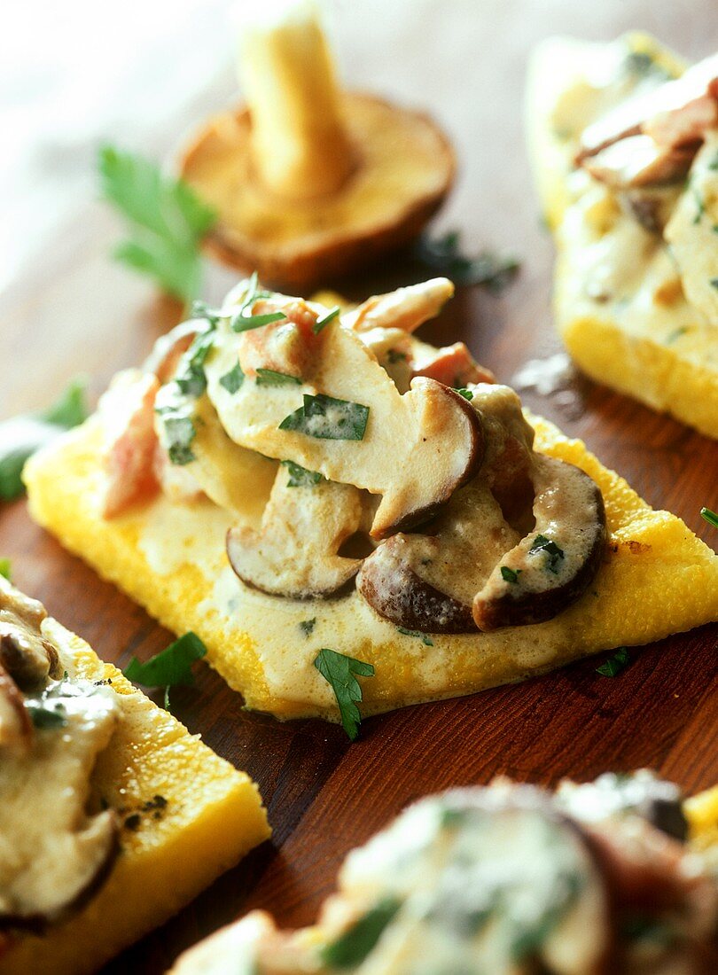 Polenta ai porcini (polenta diamonds with ceps)