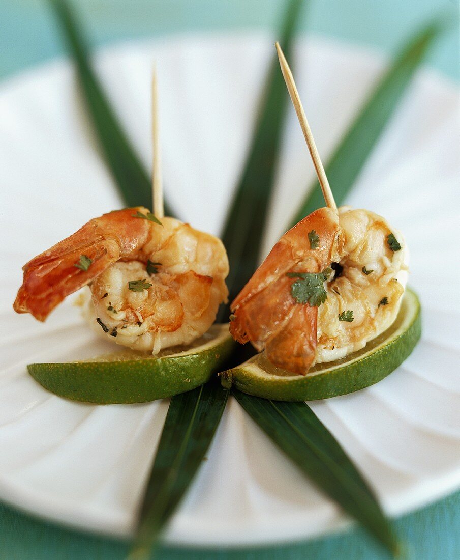 Shrimps with coriander marinade on lime slices