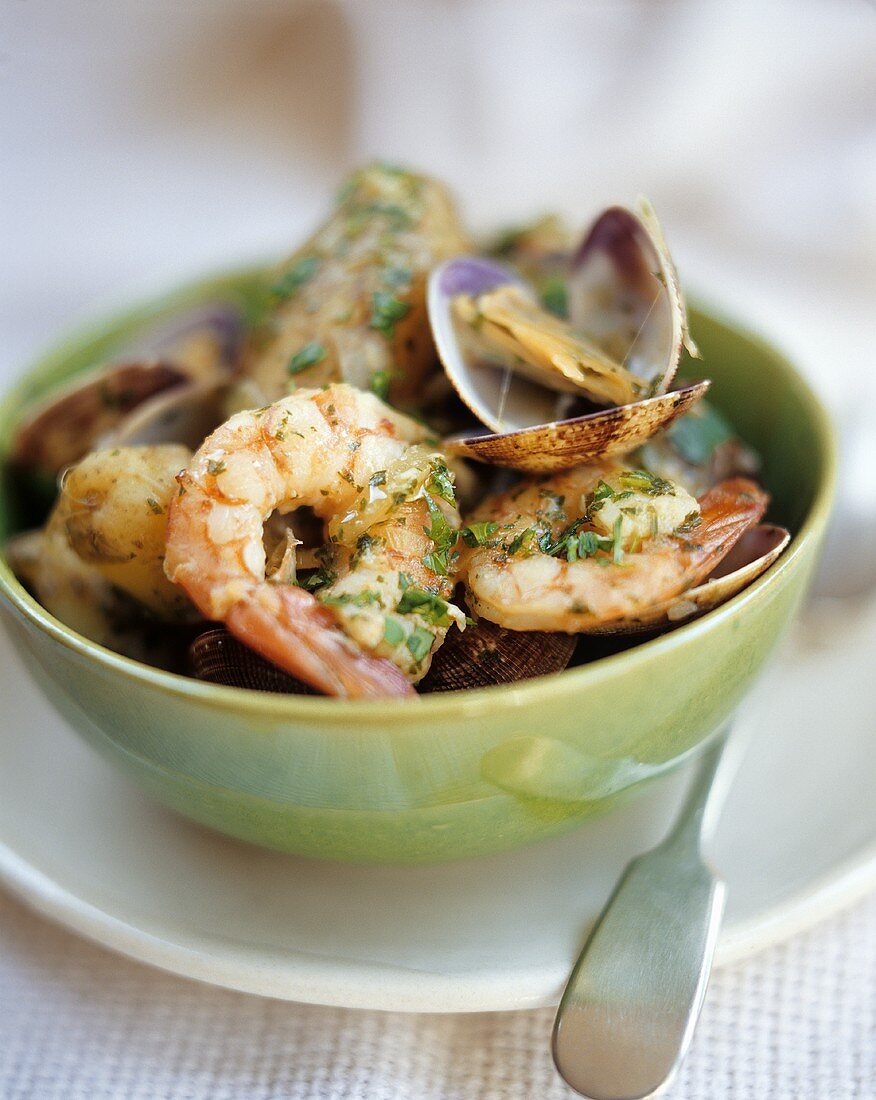 Shrimp and mussel salad with potatoes and herbs