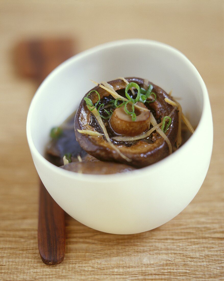 Braised mushrooms with ginger and spring onions