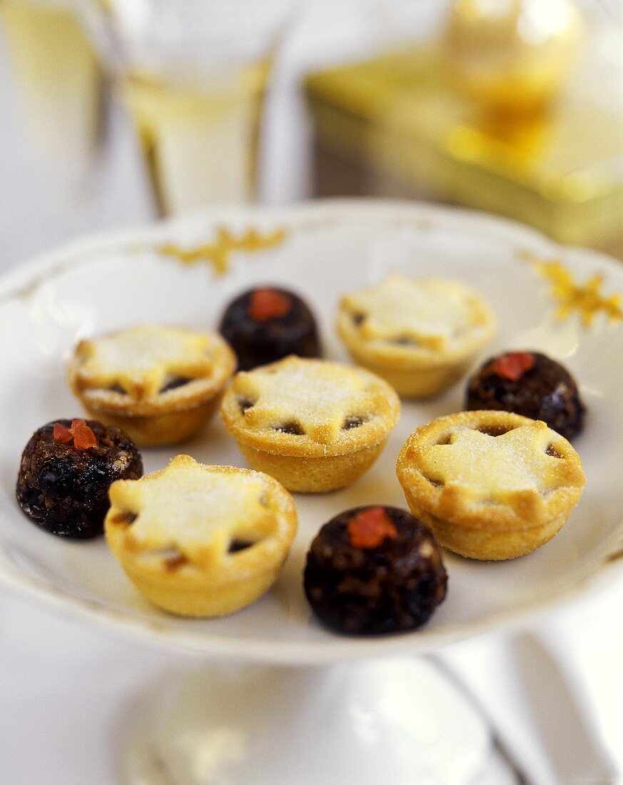 English mince pies and small plum puddings