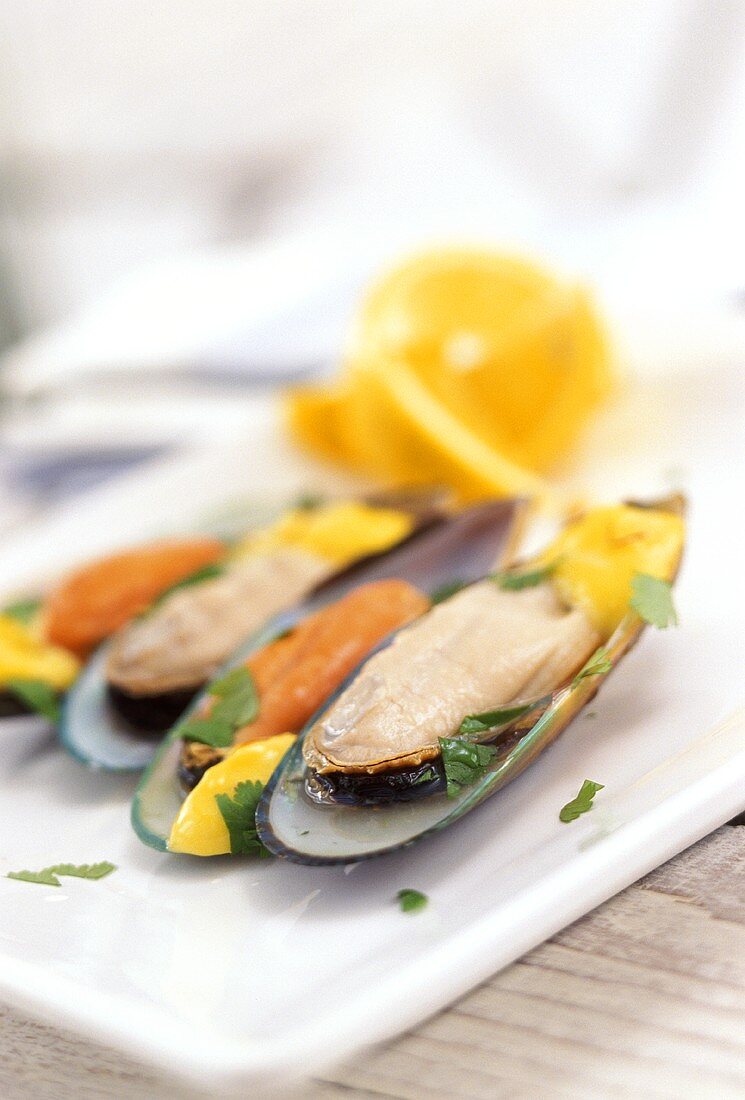 Green-lipped mussels with saffron & garlic mayo (Australia)