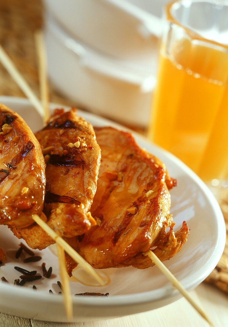 Chicken kebabs with peanut sauce