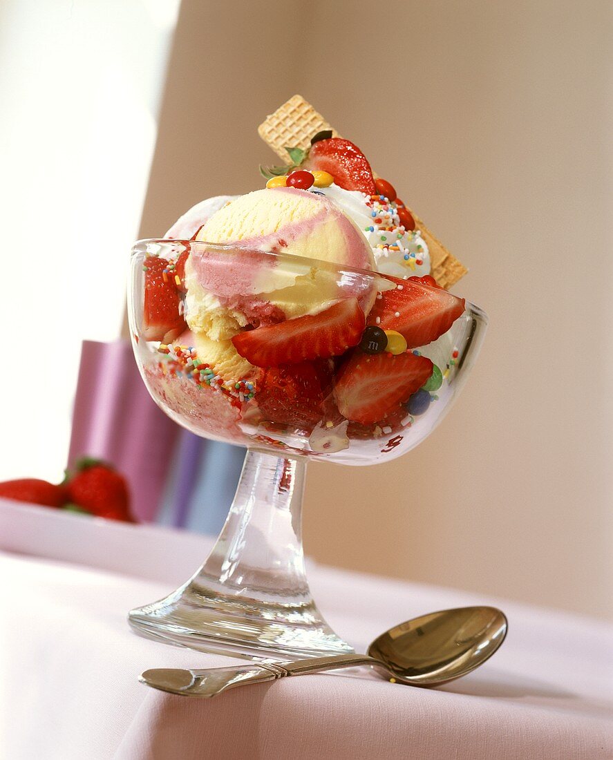 Strawberry yoghurt ice cream, strawberries, sprinkles, cream