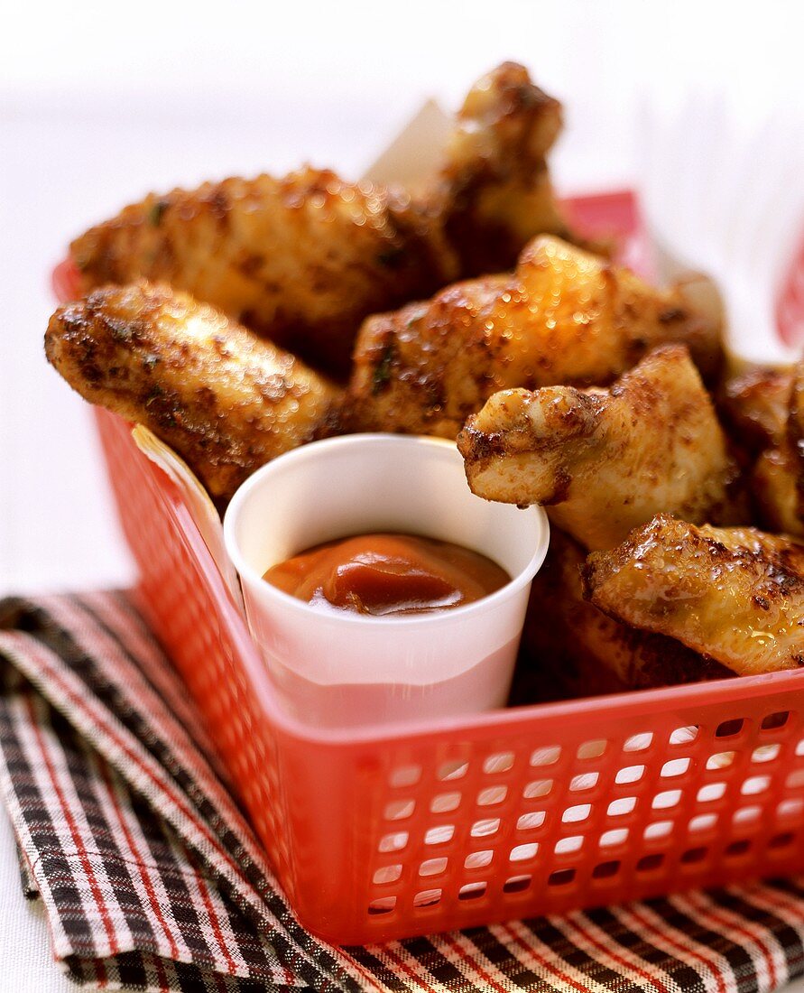 Spicy chicken wings with barbecue dip