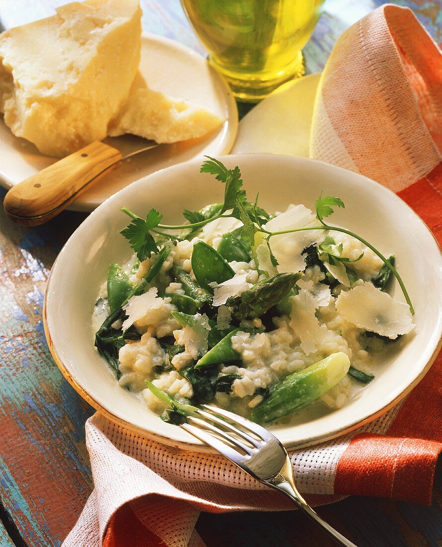 Risotto with green asparagus, mangetouts and Parmesan