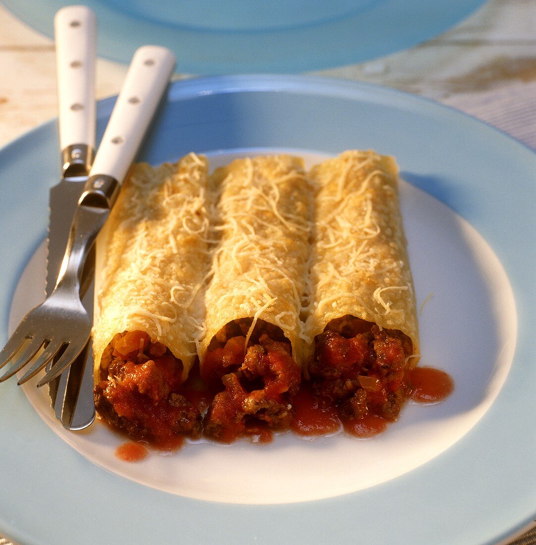 Cannelloni stuffed with bolognese