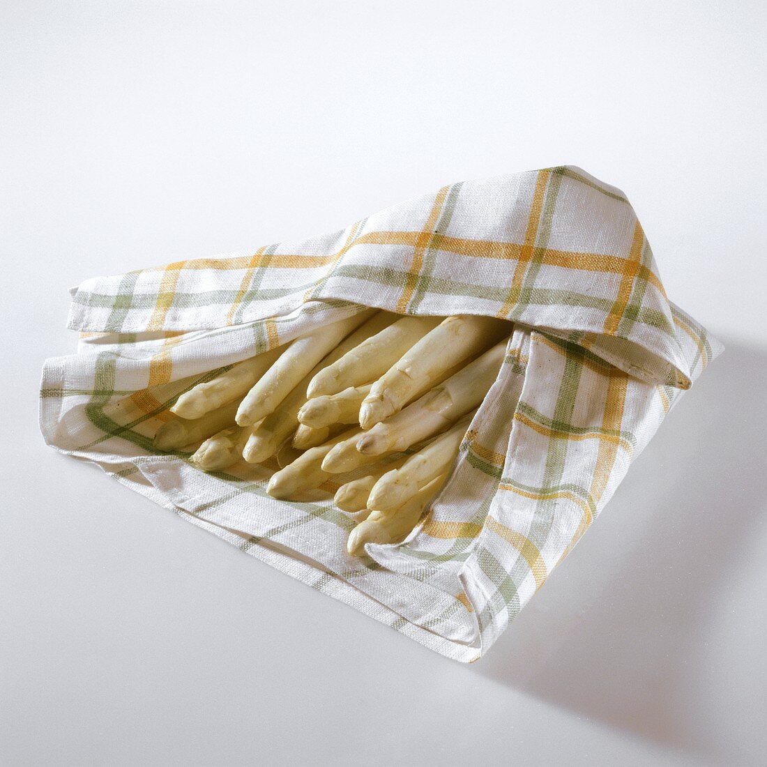 Asparagus wrapped in kitchen cloth (keeps fresh longer)