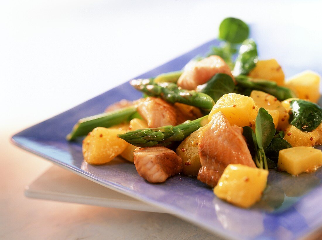 Lukewarm potato and asparagus salad with fish (catfish)
