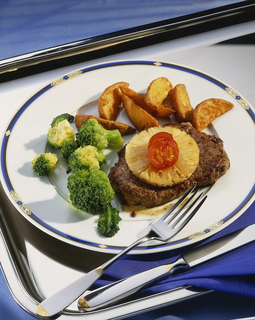 'Hawaiian' beefsteak, with broccoli & country potatoes