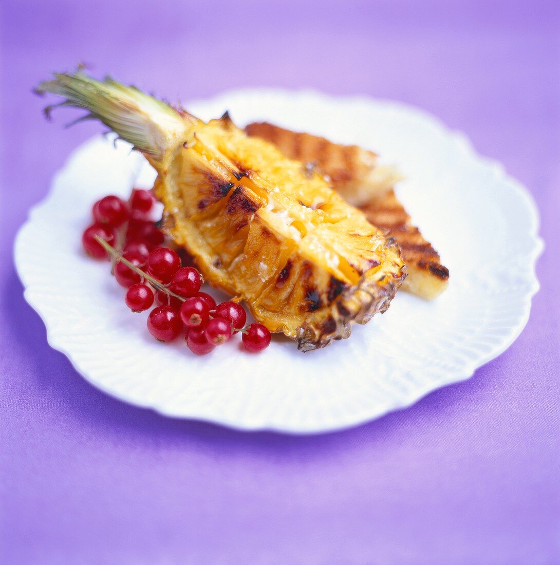 Barbecued pineapple quarter