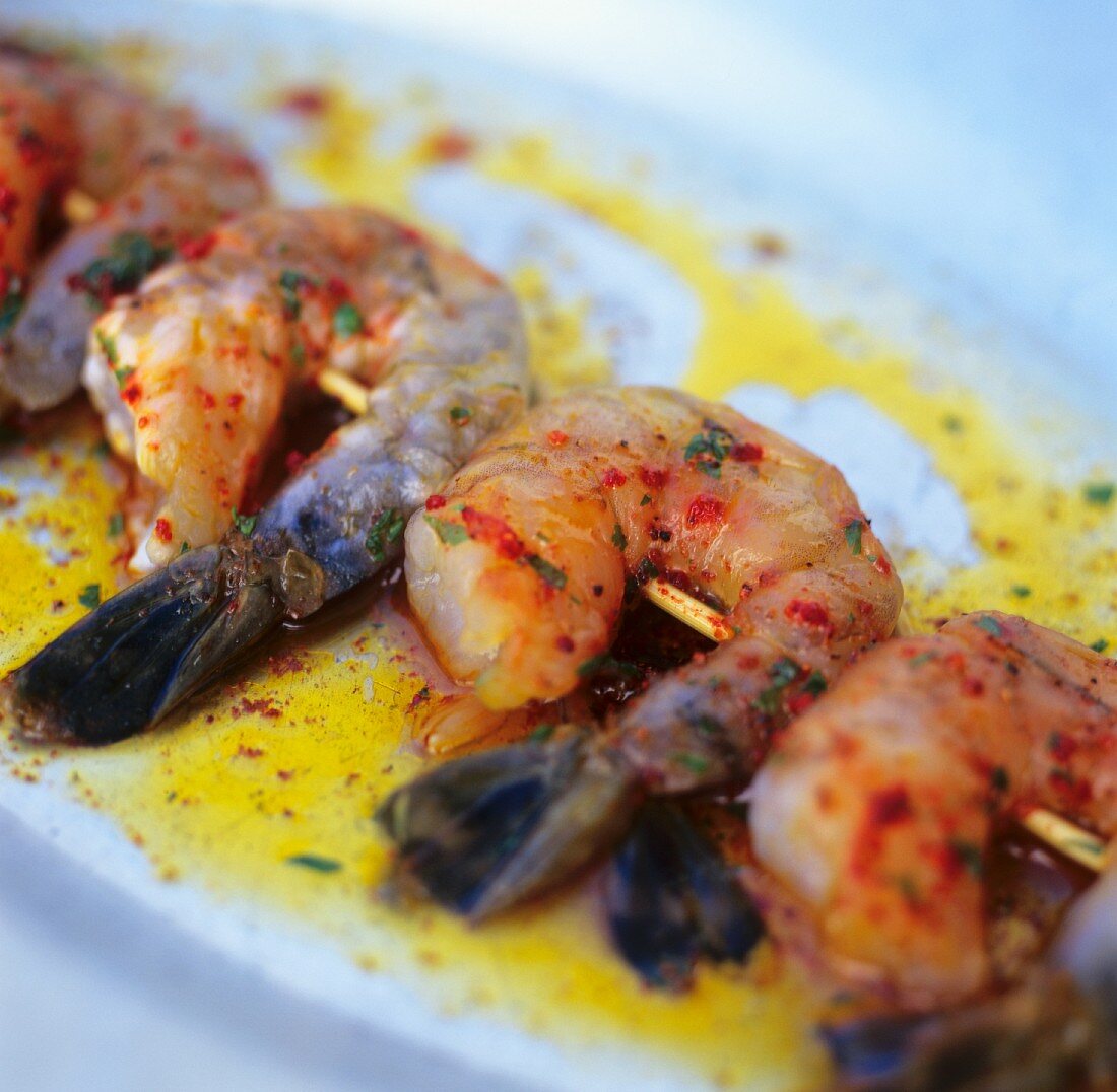 Barbecued shrimp kebabs with garlic oil
