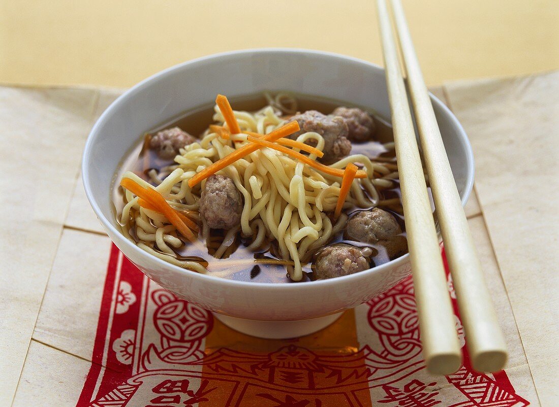 Quick Asian noodle soup with forcemeat balls