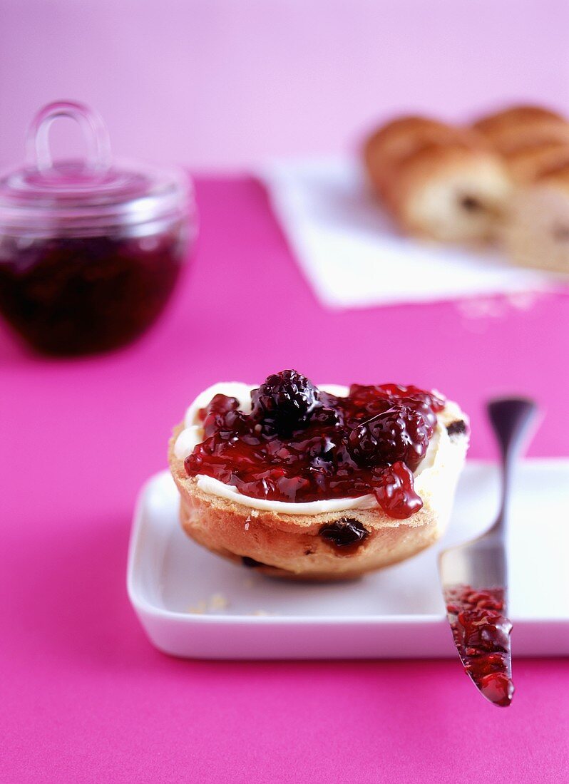 Raisin buns with blackberry jam