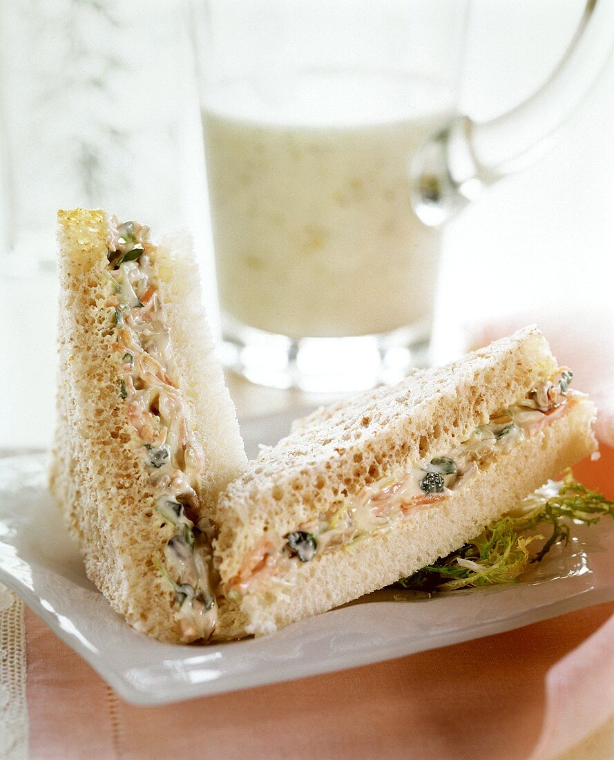 Sandwich triangles with vegetables and mayonnaise