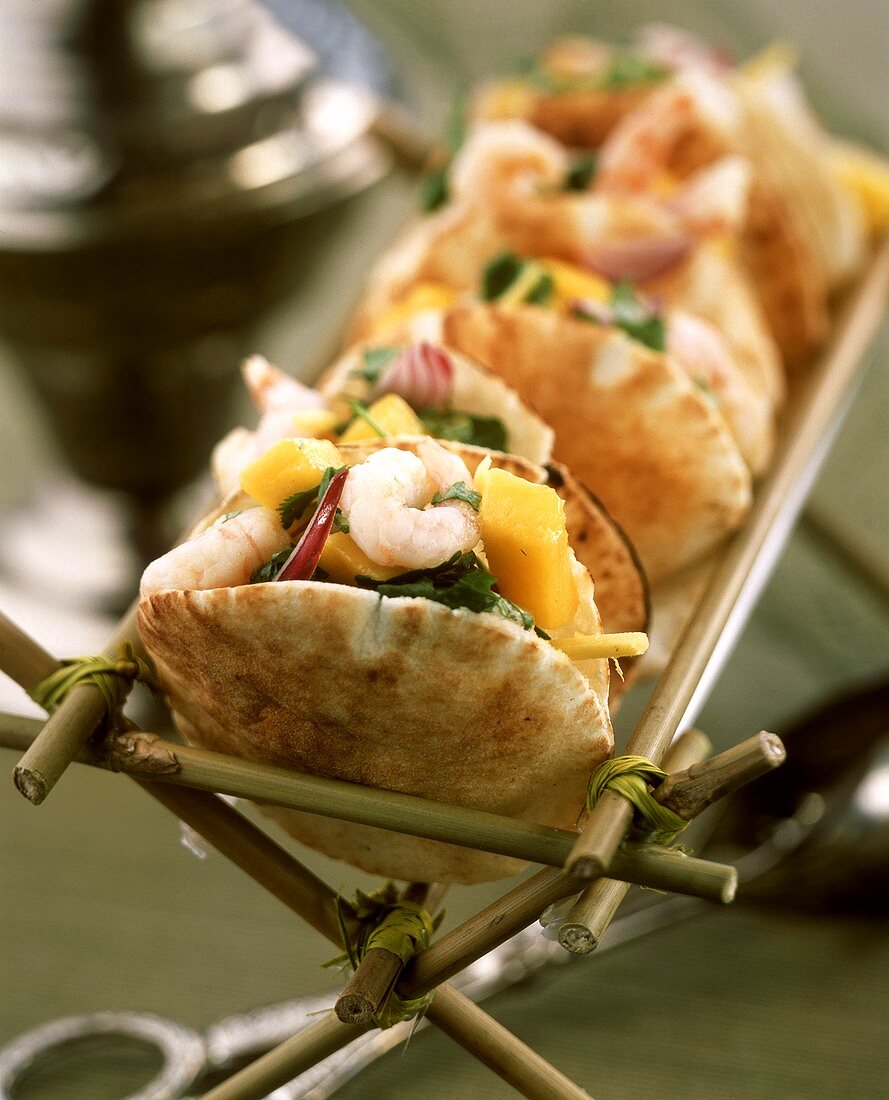 Flatbreads filled with shrimps, mango and herbs