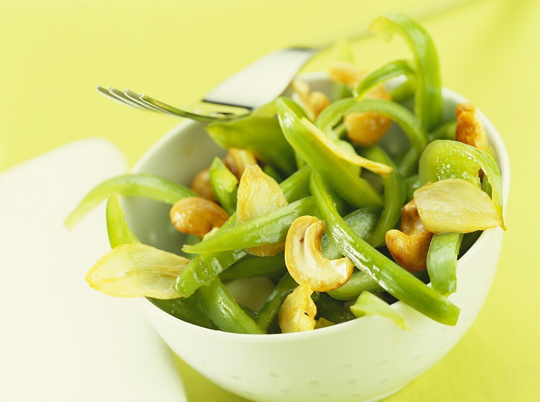 Green peppers with cashew nuts and sesame oil