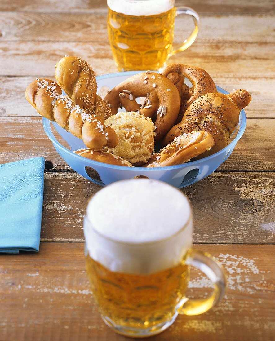 Salted biscuits in bread basket and beer glasses