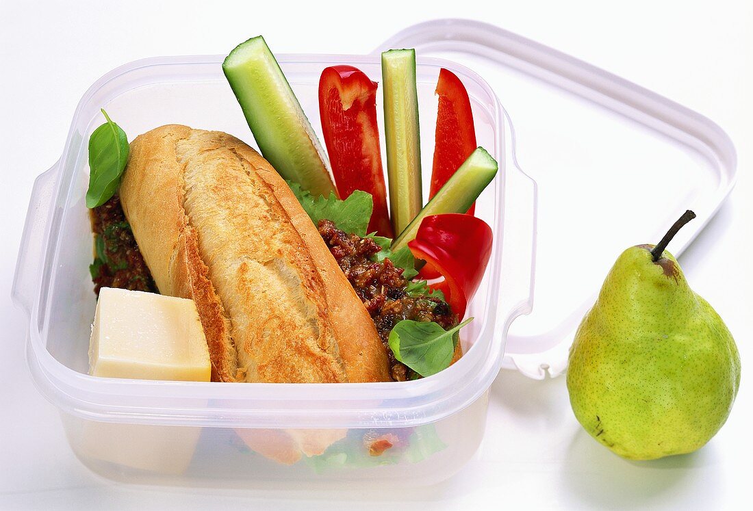 Vegetarischer Bürosnack zum Mitnehmen in der Lunchbox