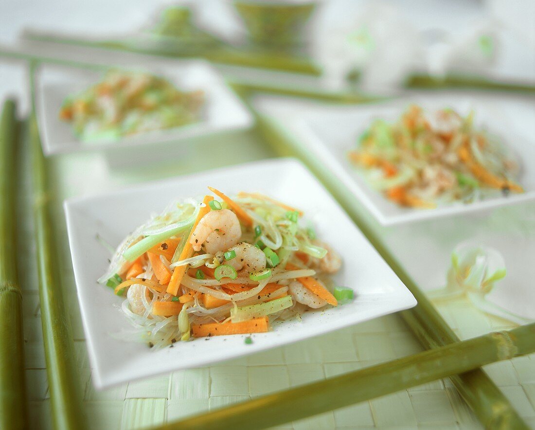 Glass noodle salad with vegetables an shrimps