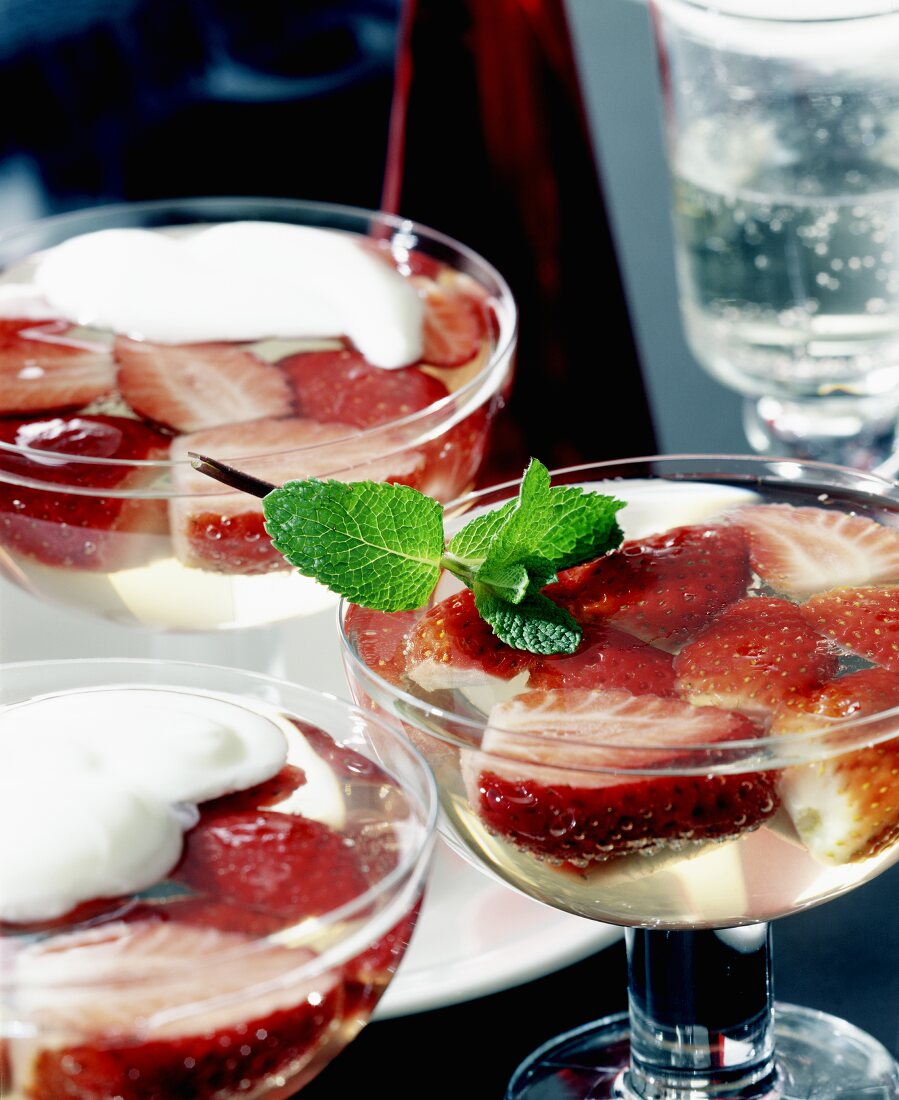 Champagne jelly with strawberries