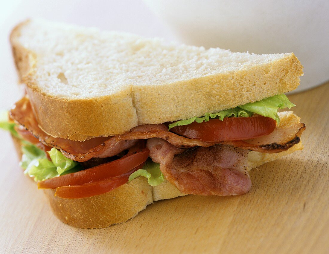 Sandwich mit Schinken, Salat und Tomate (B.L.T.)