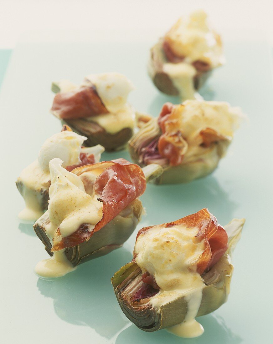 Baked artichokes hearts with ham and cheese