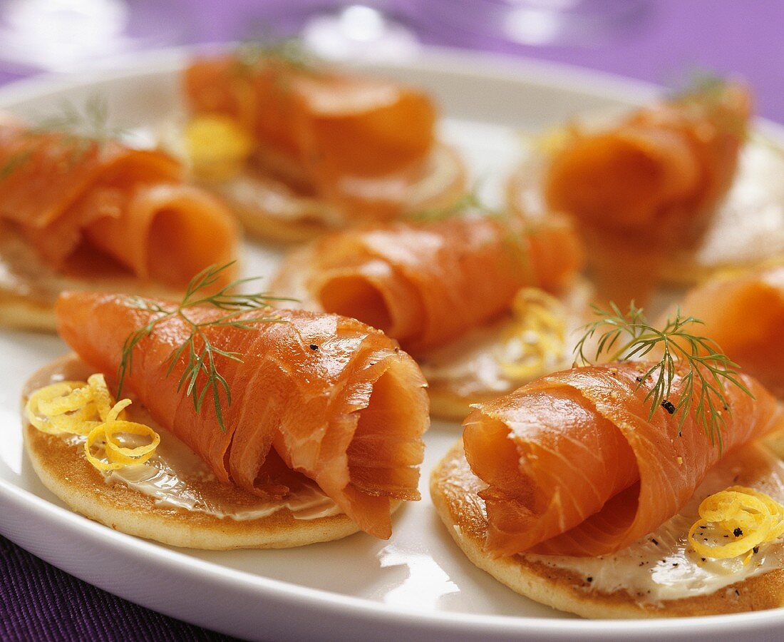 Mini-pancakes with smoked salmon